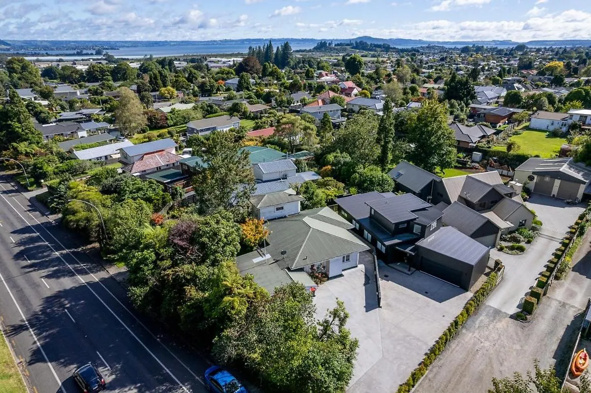 Redwoods Art House Villa Rotorua Holiday home