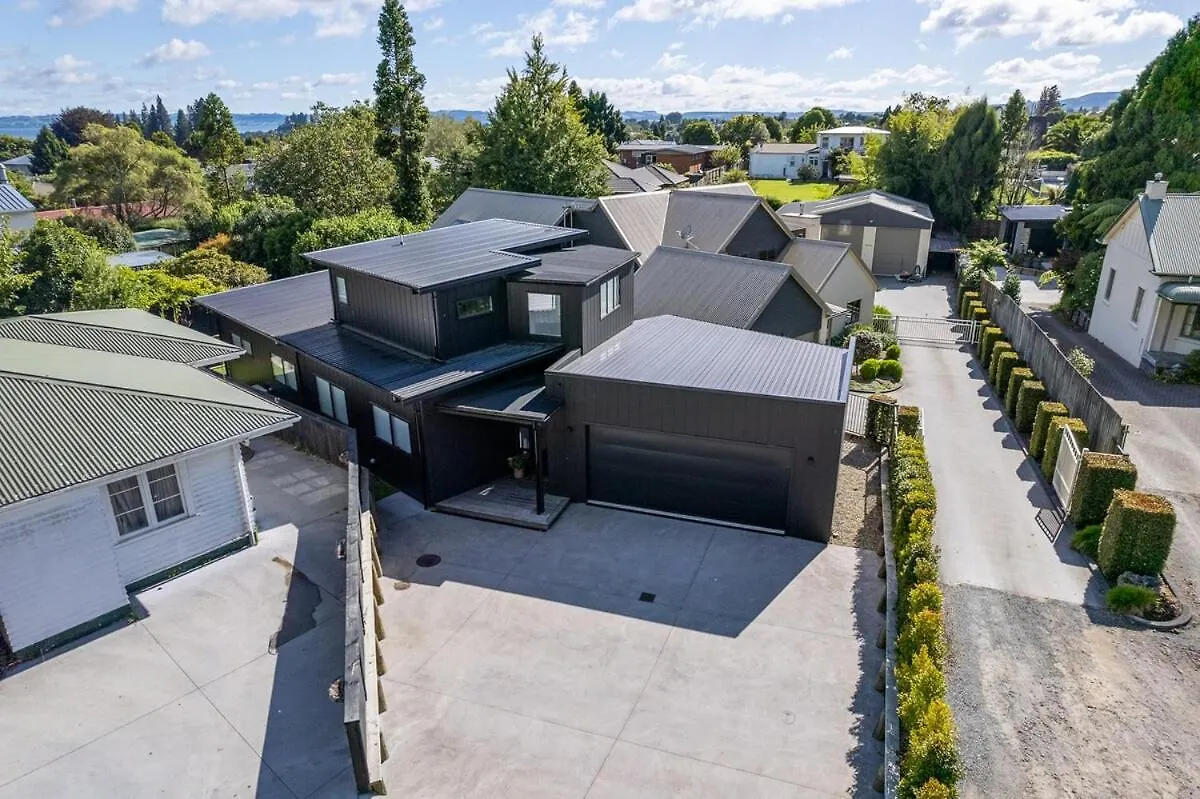 Redwoods Art House Villa Rotorua